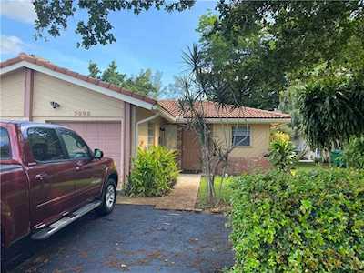 7892 NW 44th Ct Coral Springs, FL 33065
