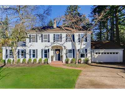 2145 Summit Dr Lake Oswego, OR 97034