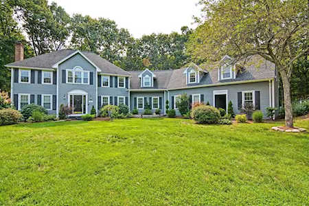 292 Candlestick Rd North Andover, MA 01845