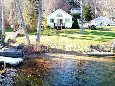 Cranberry Meadow Pond homes for sale in Spencer and Sturbridge