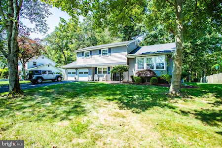 8 Robinson Rd Morganville, NJ 07751