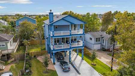 819 Elm Rd Clear Lake Shores, TX 77565