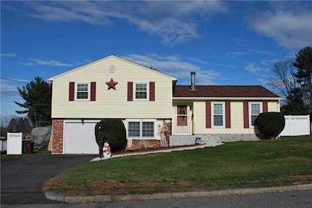 128 Bayberry Rd Woonsocket, RI 02895