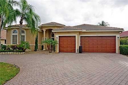 4911 Kensington Cir Coral Springs, FL 33076