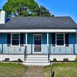 1016 Jamestown Cres Norfolk, VA 23508