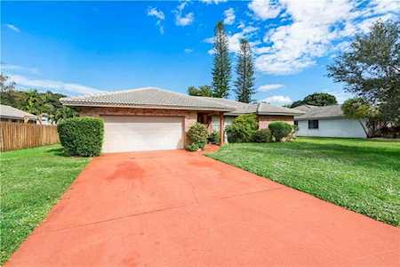 7023 NW 39th St Coral Springs, FL 33065