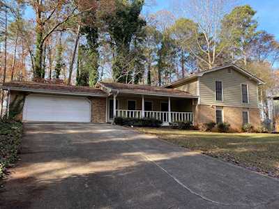 4301 Westminster Dr Snellville, GA 30039