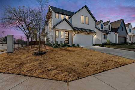 453 Jones Street Grapevine, TX 76051