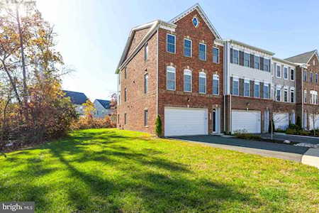 26095 Huntwick Glen Square Aldie, VA 20105