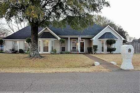 8906 Pembroke Ellis Dr Bartlett, TN 38133
