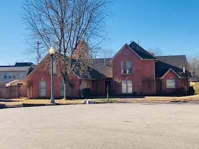 8816 Lindstrom Cv Cordova, TN 38016