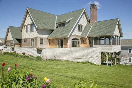 9 Holbrook Ave Hull, MA 02045