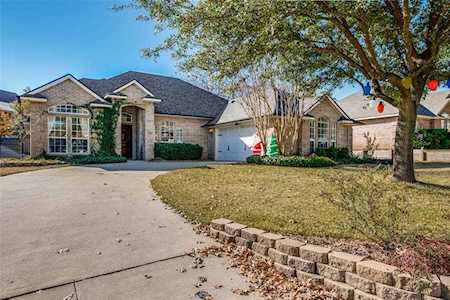 113 Montreal Drive Hurst, TX 76054