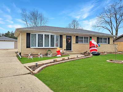 611 Merlin Dr Schaumburg, IL 60193