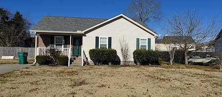 705 Brook Valley Dr La Vergne, TN 37086