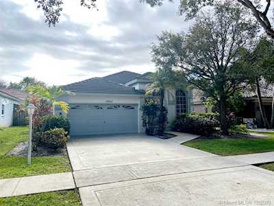 10402 Lima St Cooper City, FL 33026
