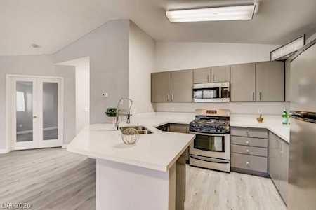 7905 Ryandale Circle #203 Las Vegas, NV 89145