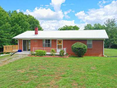 707 W Cross Rd Dandridge, TN 37725