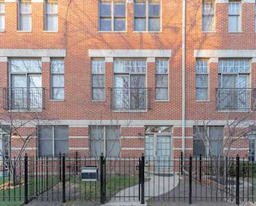 1068 W Fry St Chicago, IL 60642