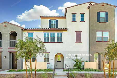 2212 E Hidalgo Avenue Phoenix, AZ 85040