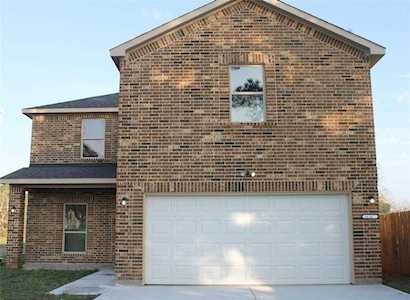 2633 Front St Fresno, TX 77545