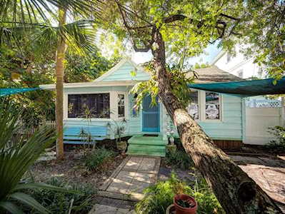 8404 Bayshore Dr Treasure Island, FL 33706