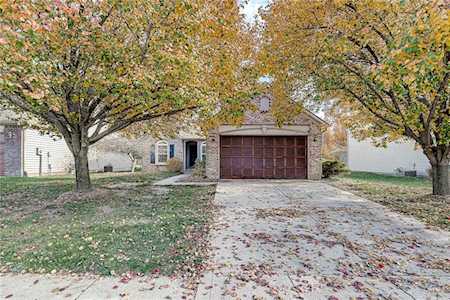 6751 Lexington Circle Zionsville, IN 46077