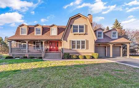 995 Pinecrest Dr Sugar Grove, IL 60554