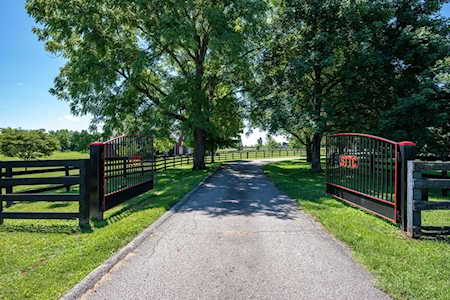 3300 Skylight Manor Goshen, KY 40026