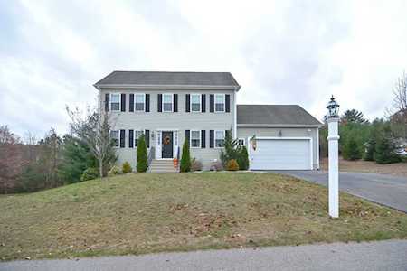 67 Glenside Dr Blackstone, MA 01504