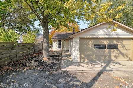 11740 Highridge Dr Hamburg Twp, MI 48169