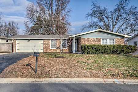 240 Pralle Ln St Charles, MO 63303
