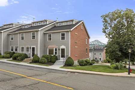 24 Breakwater Dr #18 Chelsea, MA 02150