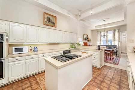 6226 Twin Oaks Circle Dallas, TX 75240