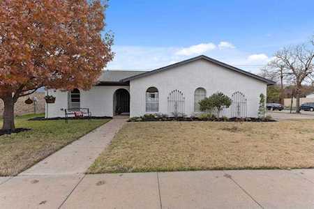 6869 Mccoy Drive Watauga, TX 76148