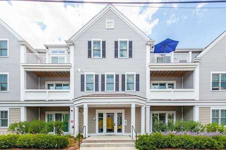 77 Court St #307 Newton, MA 02458
