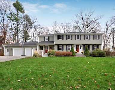17 Captain Browns Ln Acton, MA 01720