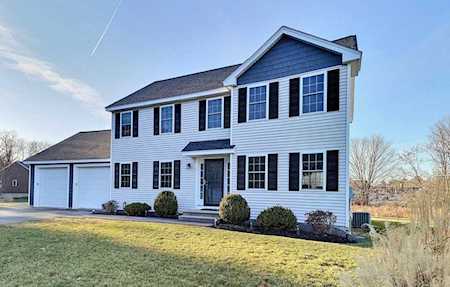 1 Jackie Way Clinton, MA 01510