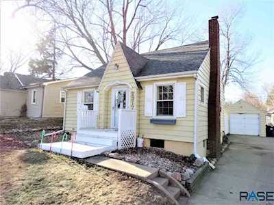 2317 S West Ave Sioux Falls, SD 57105