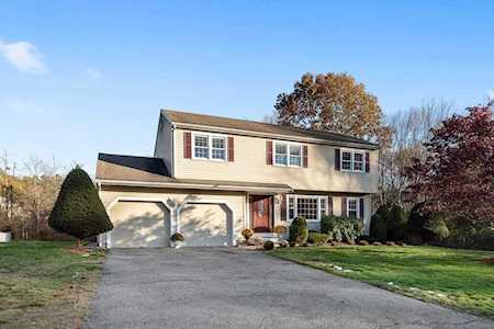 43 Harriman Rd Hudson, MA 01749