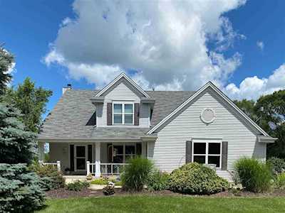 W8954 London Rd Lake Mills, WI 53523-9023
