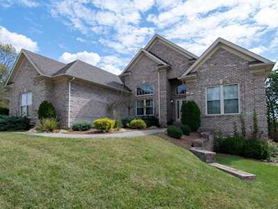 7906 Wooded Ridge Dr Louisville, KY 40214
