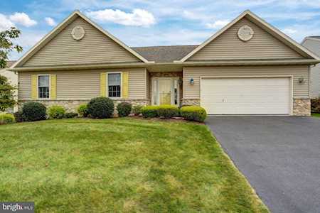 102 Cacoosing Dr Reading, PA 19608