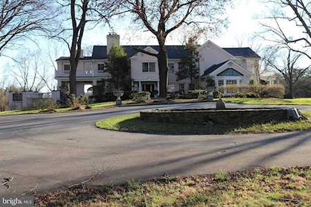 1001 Murphy Dr Great Falls, VA 22066