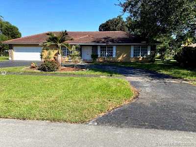 890 Renmar Drive North Lauderdale, FL 33317