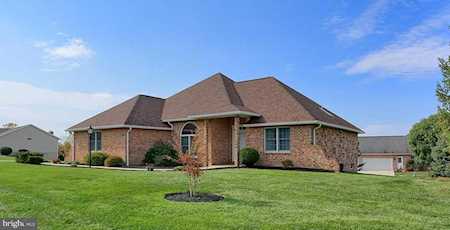 7088 Fairway Dr S Fayetteville, PA 17222