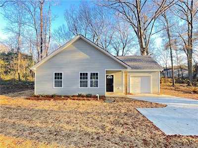 2423 Finchley Dr Charlotte, NC 28215
