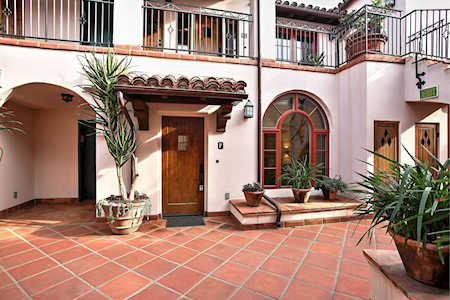 105 W De La Guerra St #F Santa Barbara, CA 93101