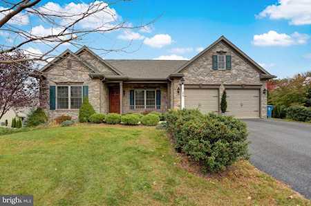 25 Thea Ct Womelsdorf, PA 19567