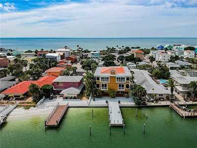 7953 Bayshore Dr Treasure Island, FL 33706